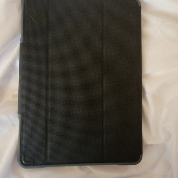 STM DUX RUGGED CASE BLACK MIL DROP TESTED IPAD 5 GEN - Picture 4 of 8